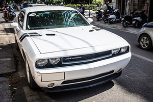 Xe cơ bắp Dodge Challenger tiền tỷ lăn bánh tại Hà Nội 