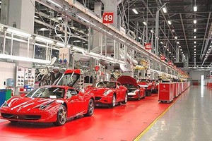 Nhân viên Ferrari "đừng mơ" được mua siêu xe chính hãng