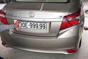 Toyota Vios mang biển "ngũ quý 9" tại Hà Nội 