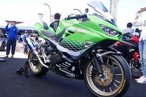 Môtô Kawasaki Ninja 400 độ khủng như siêu môtô đua