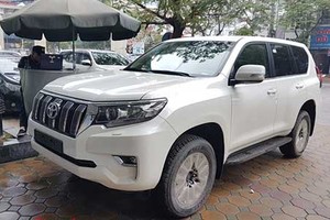 Cận cảnh Toyota Land Cruiser Prado giá 2,2 tỷ tại Việt Nam