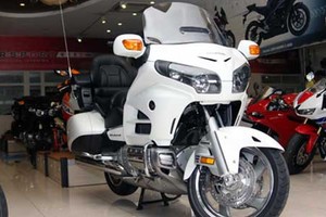 Gần 1000 môtô Honda Goldwing bị triệu hồi vì túi khí Takata