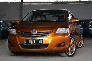 Xe sedan Toyota Vios 2 đầu độc nhất thế giới tại Indonesia