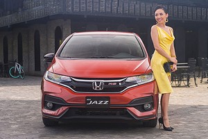 Tóc Tiên "sang chảnh" đọ dáng Honda Jazz 539 triệu đồng