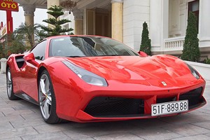 Tuấn Hưng lái siêu xe Ferrari dự đại hội môtô Hải Dương