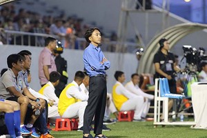 Rúng động V-League: “Đốt” 150 tỷ, CLB TPHCM ngấp nghé... giải thể