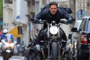 Tom Cruise cầm lái hàng loạt xe môtô BMW Motorrad mới