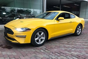 Cận cảnh Ford Mustang 2018 giá hơn 2 tỷ đồng tại Hà Nội