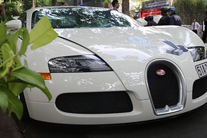 Bugatti Veyron 50 tỷ của Đặng Lê Nguyên Vũ lần đầu lăn bánh