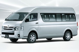 Toyota Hiace mới giảm giá tới 241 triệu tại Việt Nam có gì?