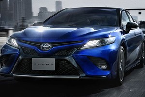 “Soi” xe Toyota Camry Sports 2018 giá từ 769 triệu đồng