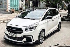 Xe giá rẻ Kia Rondo độ bodykit siêu hầm hố ở Sài Gòn