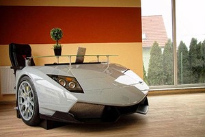 Bàn làm việc siêu xe Lamborghini có giá 919 triệu đồng 