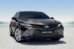 Toyota Camry Hybrid 2019 "tái xuất" tại châu Âu sau 14 năm 