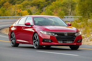 Honda Accord 2019 giá từ 553 triệu đồng "đấu" Toyota Camry