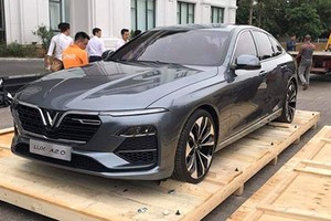 Cận cảnh sedan VinFast Lux A2.0 đầu tiên tại Hà Nội 