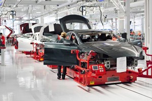 Tesla sa thải hàng nghìn nhân viên để giảm giá xe ôtô