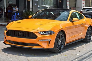 "Soi" Ford Mustang mới giá 2,3 tỷ đồng tại Hà Nội