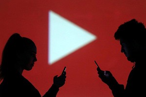 Quảng cáo video bẩn trên YouTube, DN nói gì?