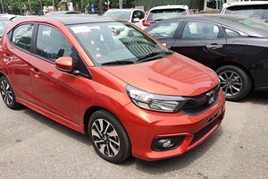 Xe giá rẻ Honda Brio ồ ạt cập bến đại lý Hà Nội 