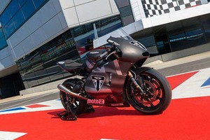 Triumph Daytona 2020 ra mắt tại giải đua British MotoGP