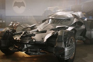 Siêu xe Batmobile chống đạn "lên sàn" gần 20 tỷ đồng