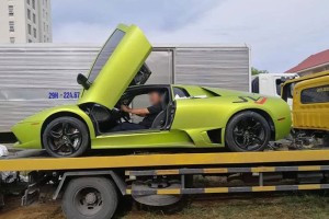 Lamborghini Murcielago bị "tạm giam" ở Quảng Bình, nghi nhập lậu