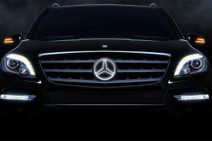 Triệu hồi gần 13.000 xe Mercedes-Benz do logo phát sáng bị lỗi