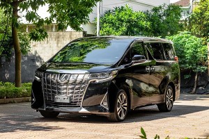 "Chuyên cơ mặt đất" Toyota Alphard chạy 1 năm, bay hơn nửa tỷ