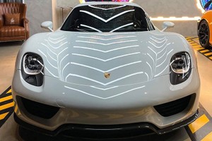 Cận cảnh Porsche 918 Spyder hơn 60 tỷ độc nhất Việt Nam