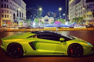 Lamborghini Aventador Roadster hơn 37 tỷ bị "vặt" gương ở Sài Gòn