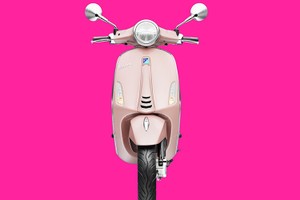 Vespa Primavera Pink Rosa cho chị em phụ nữ Việt Nam ngày 8/3