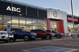 Đại lý Nissan bị phạt gần 11 tỷ đồng vì ép khách mua xe kèm "lạc"