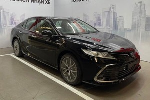 Toyota Camry tại Việt Nam bán kèm “lạc” kỷ lục tới 130 triệu đồng