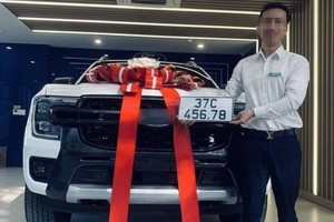 Bộ đôi bán tải Ford Ranger mới trúng biển "siêu VIP" tại Nghệ An