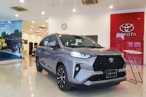 Toyota Corolla Cross và Veloz Cross giảm giá sốc, hết thời "bia kèm lạc"