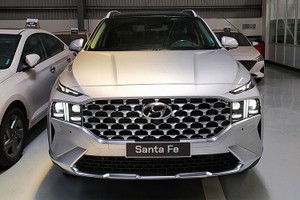 Hyundai SantaFe Hybrid 2023 lộ diện tại Việt Nam, "đấu" Kia Sorento