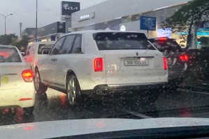 Rolls-Royce Cullinan hơn 32 tỷ đeo biển 30K-555.55 giá 14,495 tỷ đồng