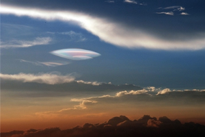 Tuyên bố chấn động: UFO từng “đóng quân”, ghé thăm Trái đất như “cơm bữa“? 