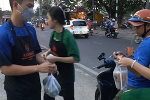 Tung bí kíp “cực chất”, chàng trai bán hơn 3 tấn cam mỗi ngày