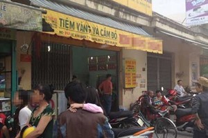 Lạ kỳ nam thanh niên đi xe đạp… cướp tiệm vàng