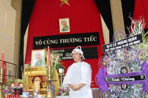 Văn nghệ sĩ TP HCM tiễn biệt soạn giả Kiên Giang