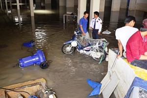 3 ngày sau mưa lớn, chung cư Green Hills vẫn chìm trong nước 