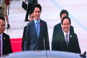 Thủ tướng Canada đẹp như “tài tử” đến Đà Nẵng