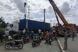 Trong một ngày, 3 người thương vong vì container ở cửa ngõ Sài Gòn