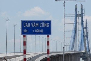 Cây cầu “trong mơ” của dân ĐBSCL sắp thông xe