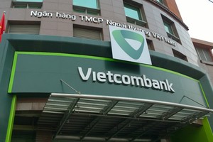 Lợi nhuận tăng, vì sao Vietcombank vẫn giảm sốc lương nhân viên?