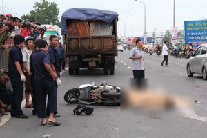 Xe máy va chạm với xe tải, 3 thanh niên tử vong