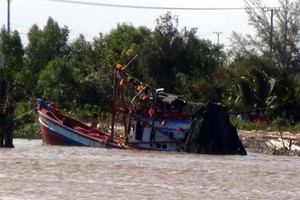 Nạn nhân kể lại phút hãi hùng vụ tàu lật trong Lễ hội Nghinh Ông