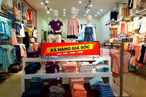 Thời trang đua nhau giảm giá sốc "câu" khách